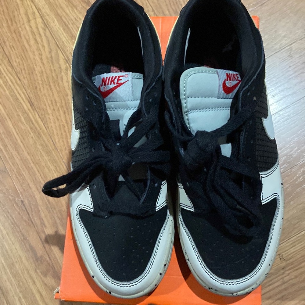 NIKE DUNK LOW (GS), Size 6.5 Youth, Black/White-Granite